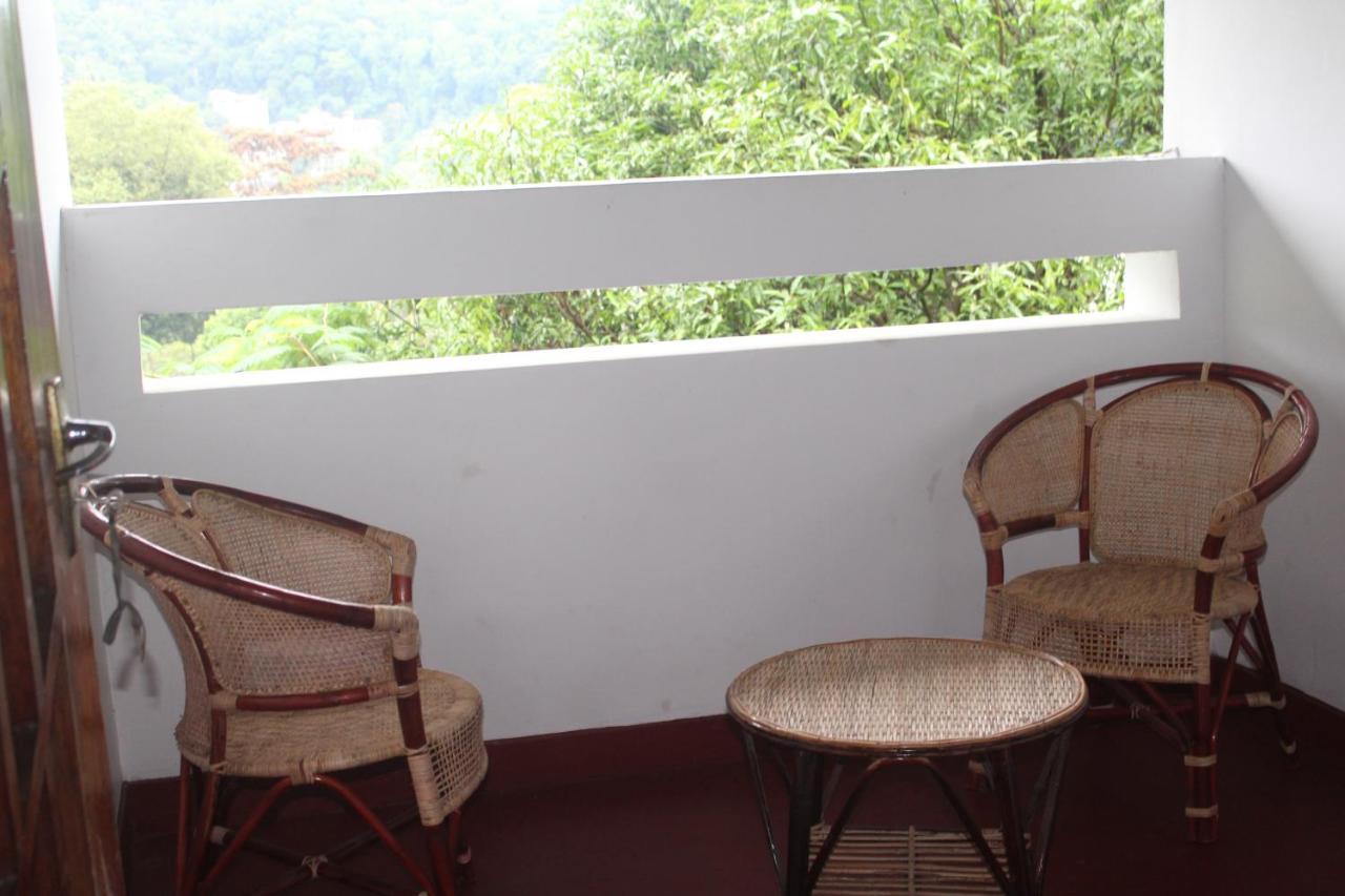 Lazy Bear Best Hostel In Kandy Kültér fotó